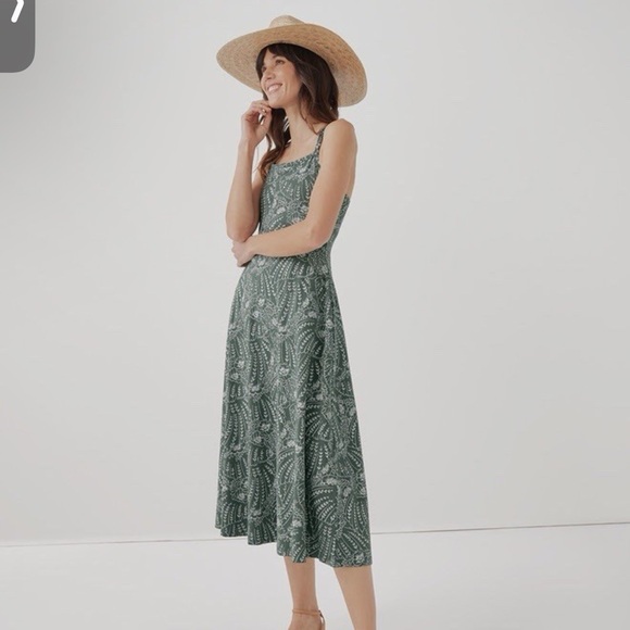 Pact Dresses & Skirts - Pact Fit & Flare green floral midi dress - size large